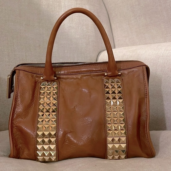 STUNNING 🤩 Tory Burch 2 way cognac leather rock stud bag with removable strap. - Picture 2 of 14